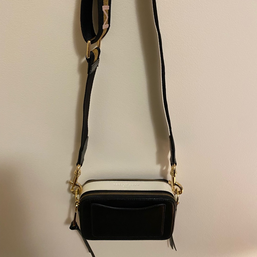 Marc Jacobs Black Camera Crossbody Bag with Gold Hardware and Branded Strap - Picture 12 of 14